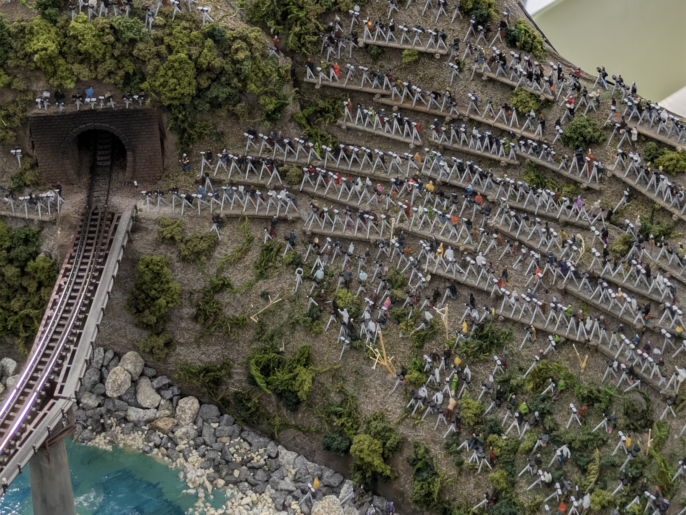 石灰を運んだ懐かしの三重連SLがジオラマに（新見市観光案内所にて期間